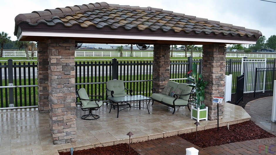 Беседка с крышей из керамической черепицы