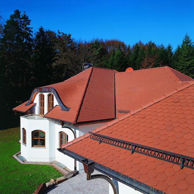 Дом с кровлей из керамической черепицы Браас
