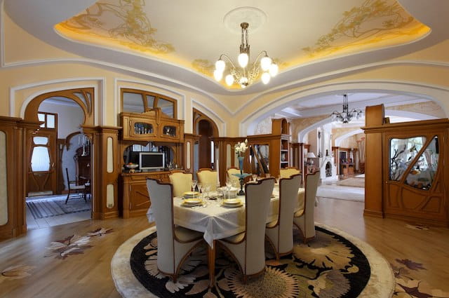 Интерьер столовой дома в стиле модерн