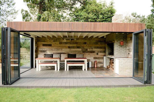 Летняя кухня с односкатной крышей