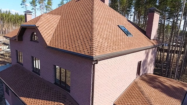 Кровля дома из гибкой черепицы
