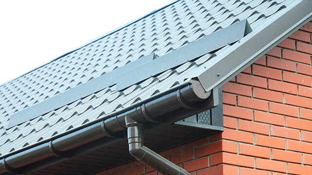 Крыша из металлочерепицы