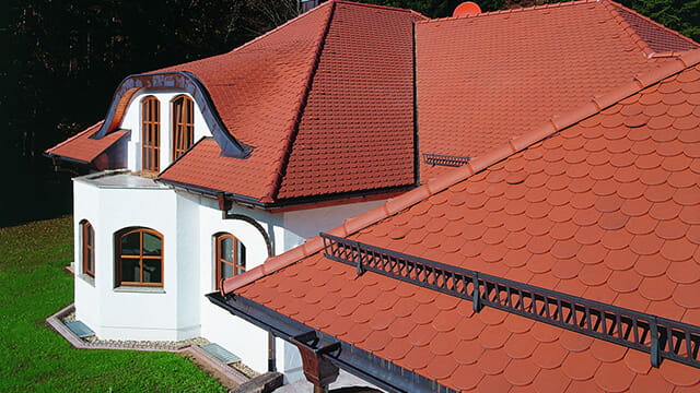 Фото дома с кровлей из керамической черепицы