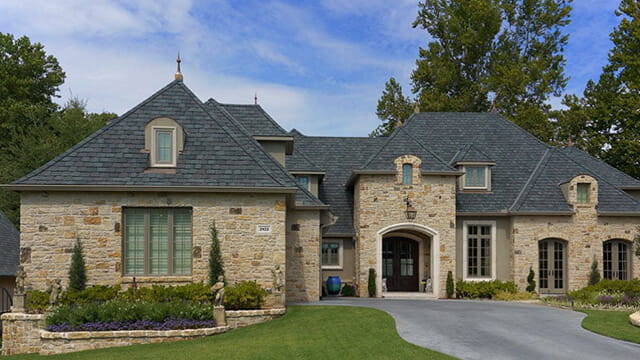 Каменный дом во французском стиле